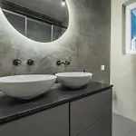 Loftnoir Spacious & Very Close To Seafront *