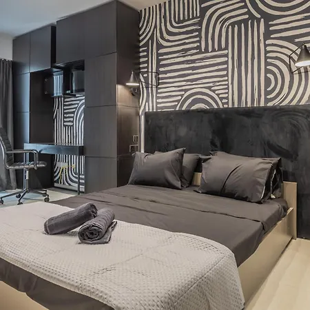 Loftnoir Spacious & Very Close To Seafront سليمة