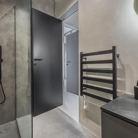 Loftnoir Spacious & Very Close To Seafront Apartment Sliema