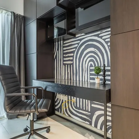 Loftnoir Spacious & Very Close To Seafront 아파트 *