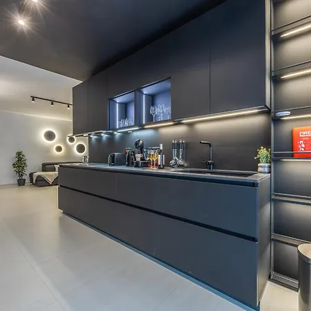 Loftnoir Spacious & Very Close To Seafront *