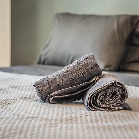 Loftnoir Spacious & Very Close To Seafront