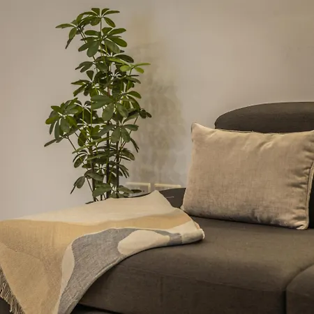Apartment Loftnoir Spacious & Very Close To Seafront