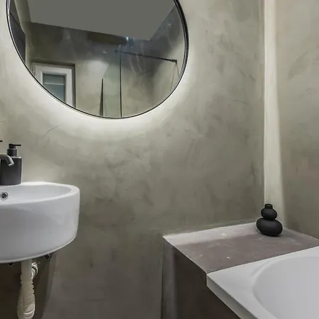 Loftnoir Spacious & Very Close To Seafront * سليمة
