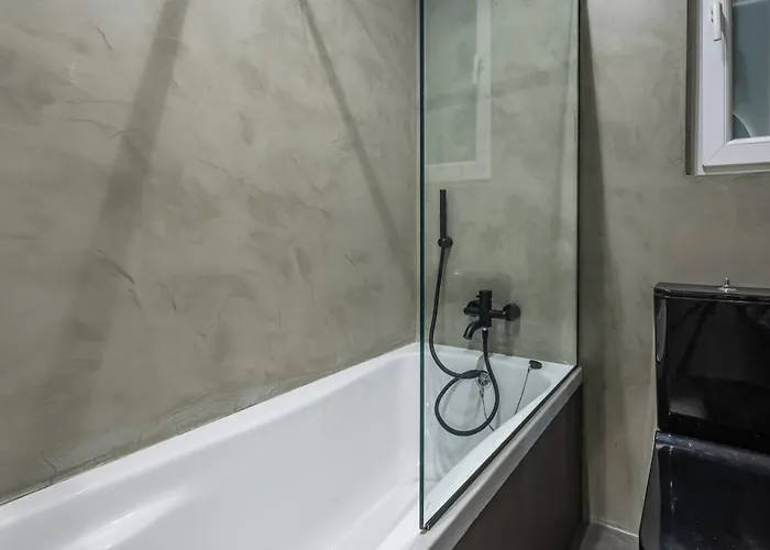 Loftnoir Spacious & Very Close To Seafront Apartment Sliema