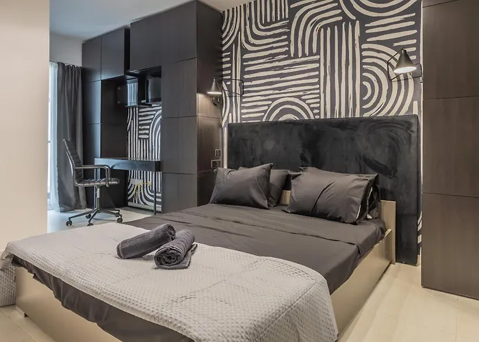 Loftnoir Spacious & Very Close To Seafront 슬리에마