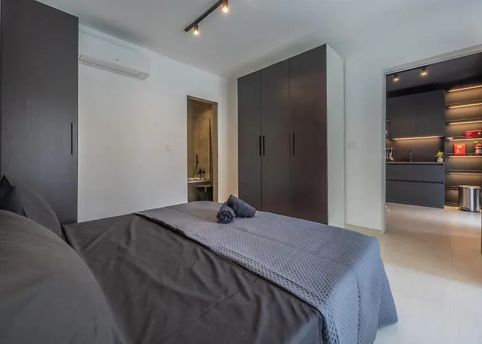 Loftnoir Spacious & Very Close To Seafront * 슬리에마