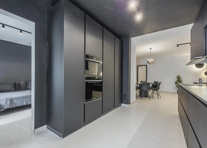 Loftnoir Spacious & Very Close To Seafront