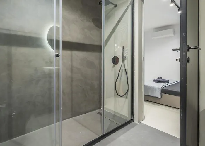 Loftnoir Spacious & Very Close To Seafront 아파트 슬리에마