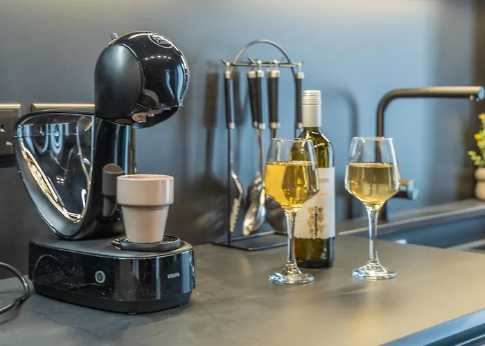 Loftnoir Spacious & Very Close To Seafront * 슬리에마