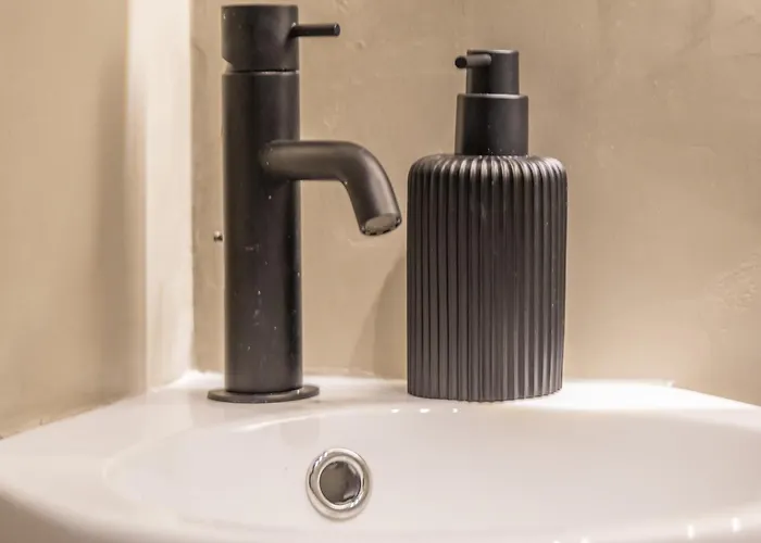 아파트 Loftnoir Spacious & Very Close To Seafront