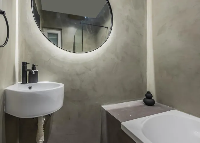 Loftnoir Spacious & Very Close To Seafront * 슬리에마